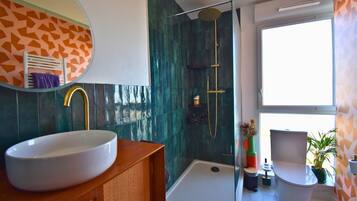 Een douche, een haardroger