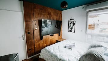 2 slaapkamers, een bureau, een strijkplank/strijkijzer, gratis wifi