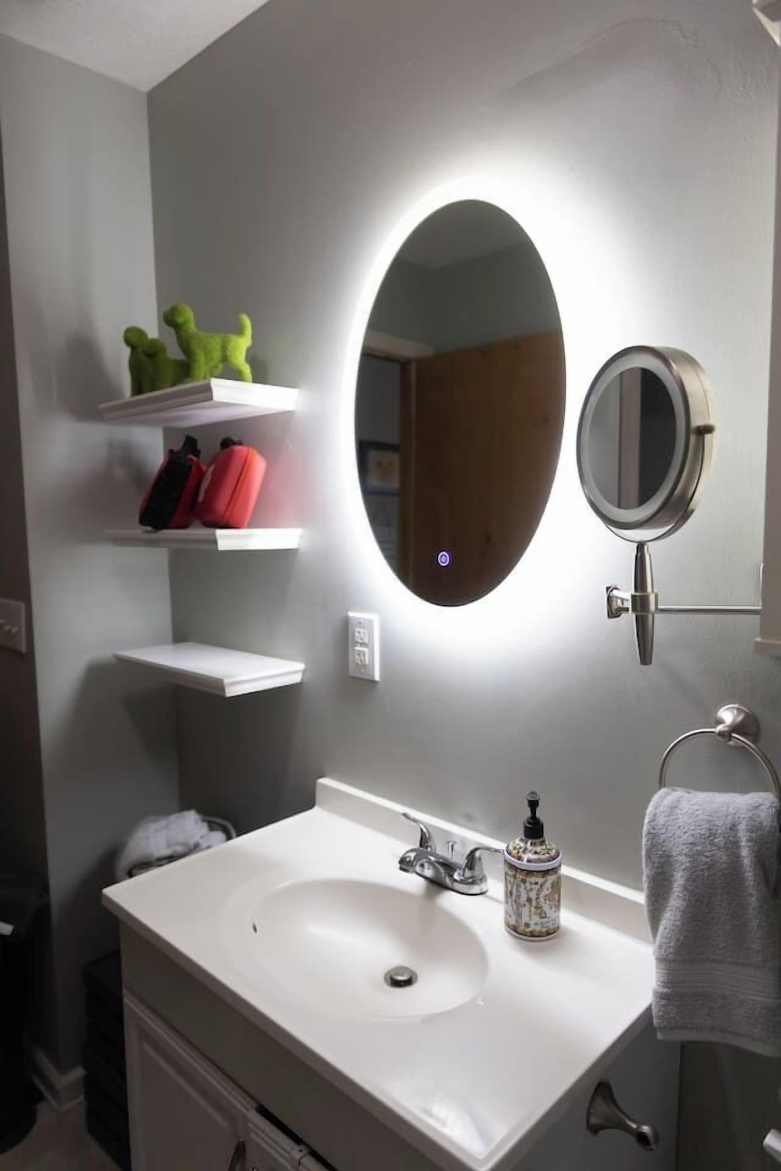 Chuveiro, secador de cabelo, toalhas de banho 