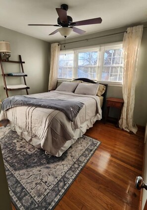 2 bedrooms, iron/ironing board, free WiFi, bed sheets - Paws & Play - Spacious Fenced Yard (Berea)