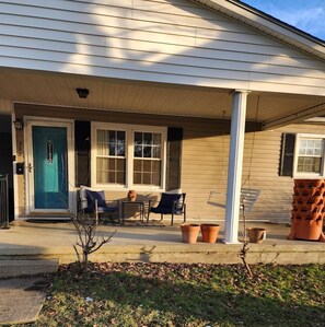 Exterior detail - Paws & Play - Spacious Fenced Yard (Berea)