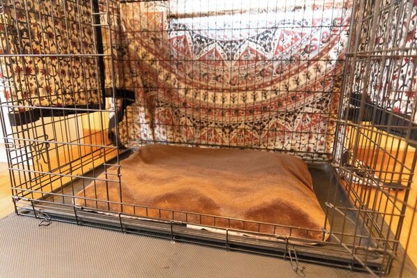 Interior - Paws & Play - Spacious Fenced Yard (Berea)