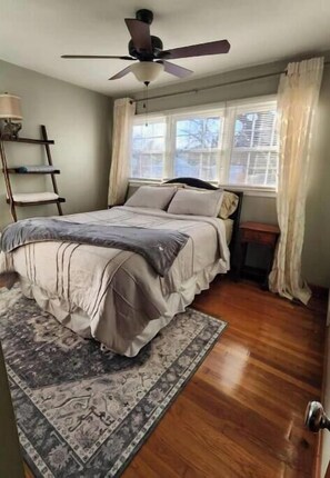 3 bedrooms, desk, iron/ironing board, free WiFi