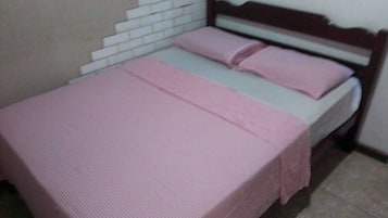 1 Schlafzimmer, BĂŒgeleisen/BĂŒgelbrett, WLAN, BettwĂ€sche