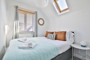 2 habitaciones, cortinas blackout y sistema de insonorización