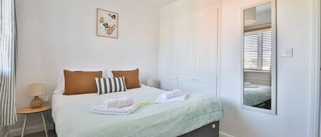 Comfort House | 2 bedrooms, blackout drapes, soundproofing, iron/ironing board