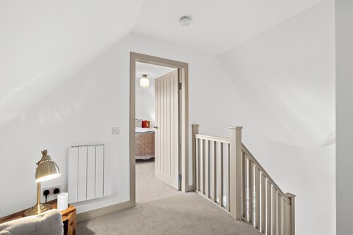 Luxury 3 Bedroom Cottage with Garden, Private Courtyard, in the heart of Killin.