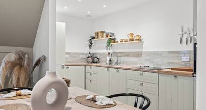 Luxury 3 Bedroom Cottage with Garden, Private Courtyard, in the heart of Killin.
