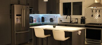 Luxury home w/ gym, theatre, Xbox, 75in 4k TV, EV charger, Alexa and more