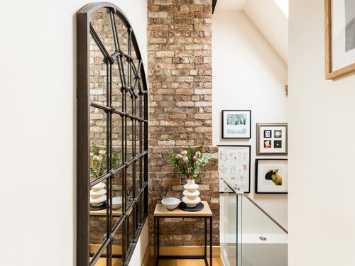 Modern 1 Bed with Roof Terrace, Central Warwick - Pass the Keys