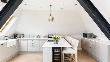 Fridge, microwave, oven, dishwasher