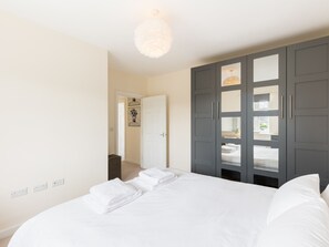 2 habitaciones, tabla de planchar con plancha y wifi gratis 