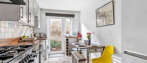 冰箱、微波炉、烤箱、洗碗机