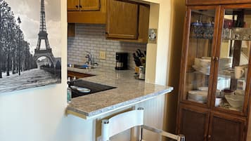 Microondas, horno, placa de cocina, lavavajillas