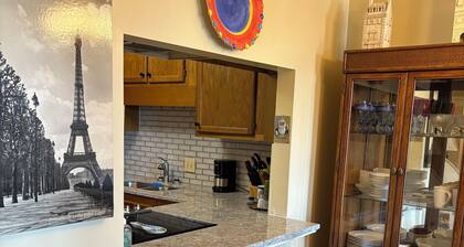 Cozy 1-bedroom condo in Downtown Winston-Salem, free parking!