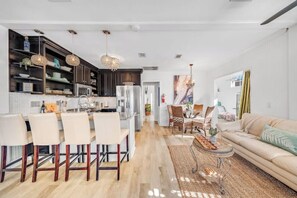 Smart TV, printers - 3-bedroom cottage in awesome Panama City Beach with WiFi, AC (Panama City Beach)