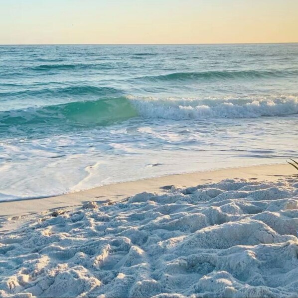 Beach towels - 3-bedroom cottage in awesome Panama City Beach with WiFi, AC (Panama City Beach)