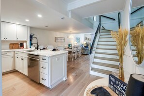 Interior - MyStay at 34 Ocean Club - Beachside Comfort | Pool, Grill & S. Forest Beach! (Hilton Head Island)