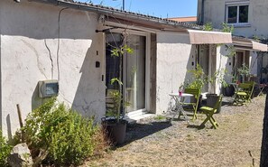 Terrace/patio - RELAI DU CHATEAU DE LA TOURLANDRY (Chemillé-en-Anjou)