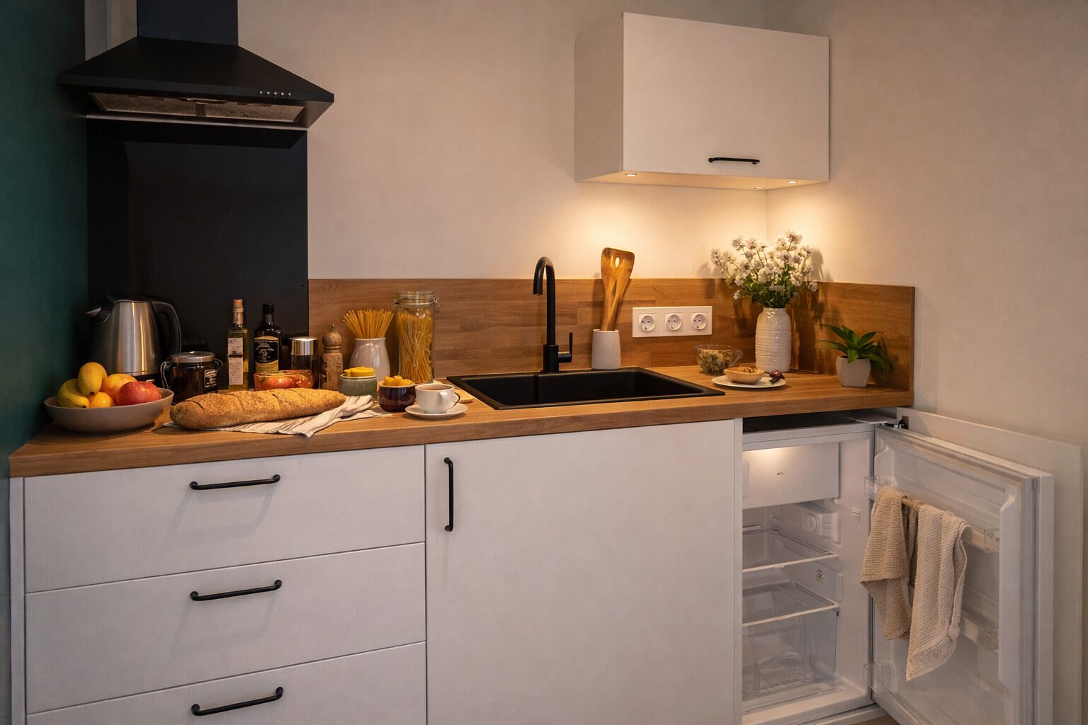 Refrigerador, microondas, horno, placa de cocina