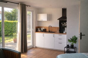 Appartement Affaires, 1 grand lit, coin cuisine, rez-de-chaussée | Cuisine privée