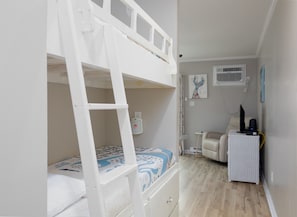 1 slaapkamer, een strijkplank/strijkijzer, gratis wifi, beddengoed