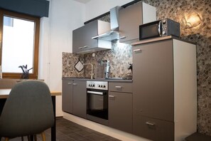 Fridge, microwave, oven, stovetop - Cozy house on the Old Rhine (Kleve)