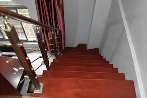 A staircase with a handrail and a red carpeted floor. - Yijia Boutique Hotel (Shanghai)