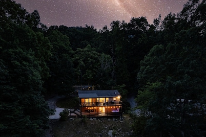 Luxury River Cabin: Hot Tub, Decks, Amazing Views