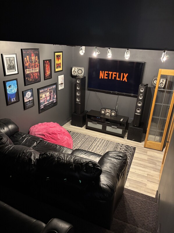 Interior - Gunsmoke Hideout (Kanab)