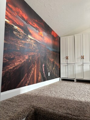 Interior - Gunsmoke Hideout (Kanab)