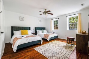 4 soveværelser, skrivebord, strygejern/strygebræt, Wi-Fi