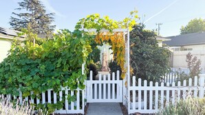 Property grounds - Family Friendly Farmhouse (Salinas)