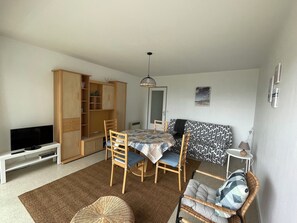 TV - Carnac plage, comfortable T2 with terrace and parking 3mn from Grande-Plage (Carnac)