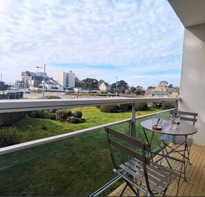 Outdoor dining - Carnac plage, comfortable T2 with terrace and parking 3mn from Grande-Plage (Carnac)