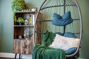 Interior - Home away from home- Rodeo, NRG, MD Anderson, Universities are minutes a way (Houston)