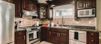 Vancouver - Beautiful and Bright 3bdrm Home