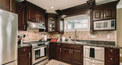 Vancouver - Beautiful and Bright 3bdrm Home