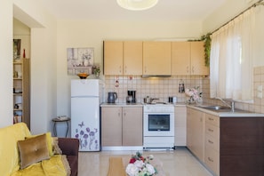 Private kitchen - Phevos seaview apartment (ARGOSTOLI)