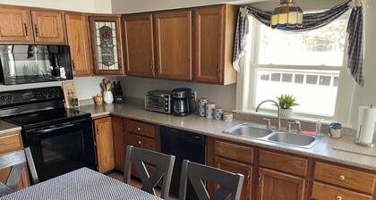 In Eustis on the Lake 10 minutes from Sugar Loaf 4 Bedroom apartment