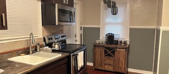 12 min from Gainbridge, 10 min from Lucas Oil, 12 min from Motor Speedway