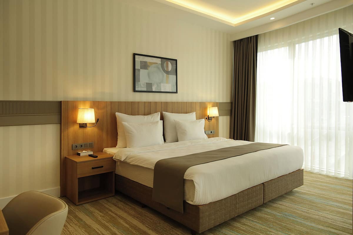 Deluxe Triple Room, 1 King Bed with Sofa bed, Non Smoking, Private Bathroom | In-room safe, desk, laptop workspace, blackout drapes