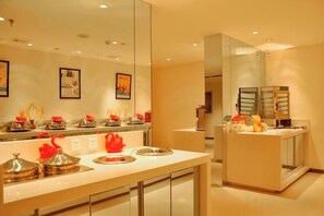 A modern hotel room with a large mirror, a white counter with amenities, and a view of the city. - Jinjiang Inn Select (Taiyuan Pingyang Road) (Taiyuan)