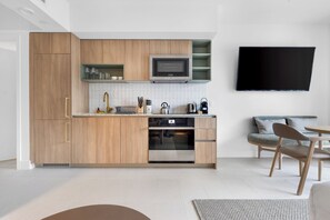 Private kitchen - Elegant DTW Living 1BR with City Views (Miami)