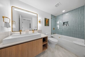 Bathroom - Elegant DTW Living 1BR with City Views (Miami)