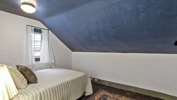 4 Schlafzimmer, Schreibtisch, Bügeleisen/Bügelbrett, kostenloses WLAN