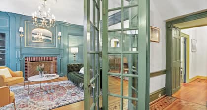 The Doctor’s House: 4BR, Historic Elegance & Downtown Adventure - Sleeps 9!