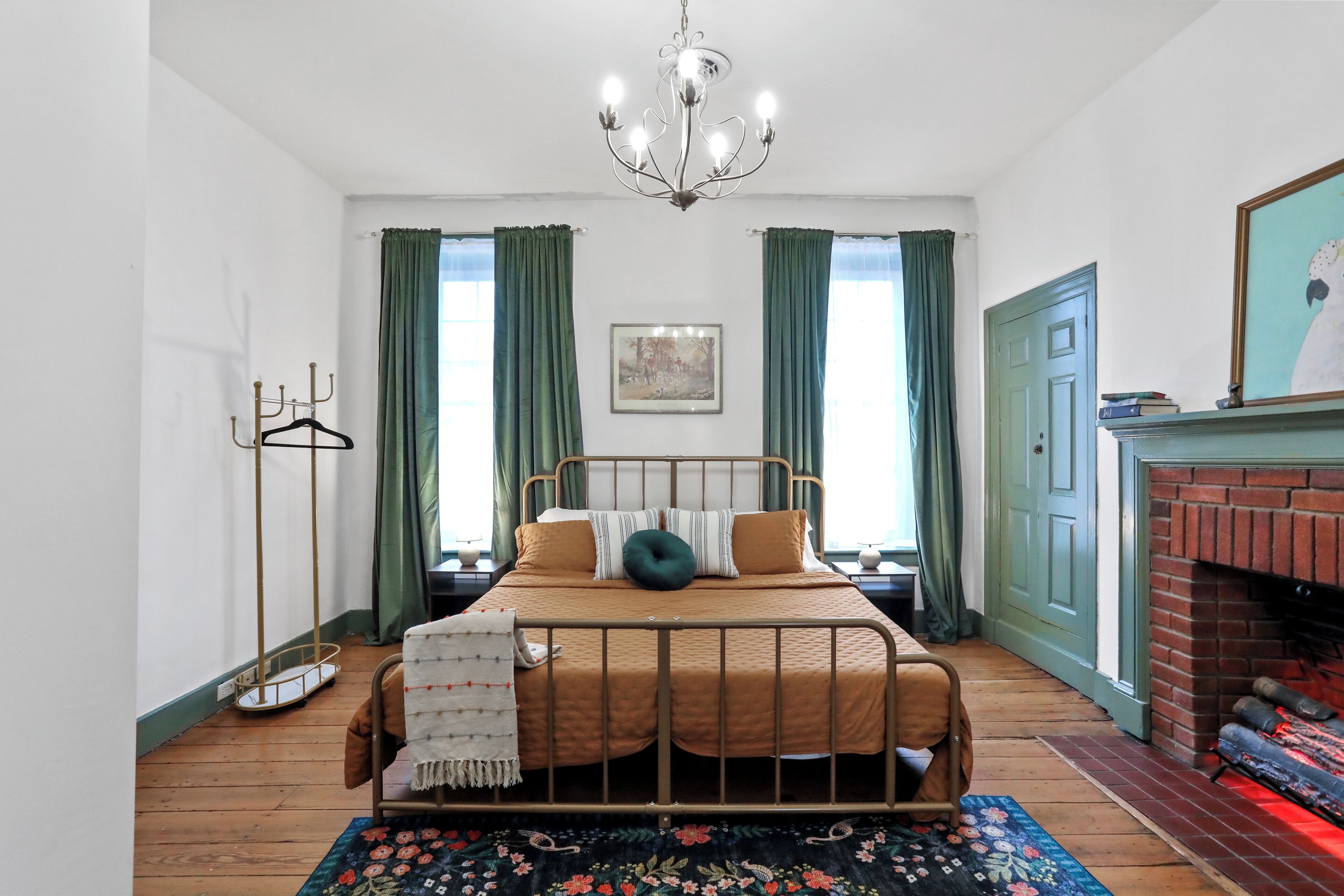 4 bedrooms, desk, iron/ironing board, free WiFi