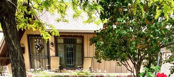 Cozy Adobe Casita 2 miles from Dtwn Albuquerque