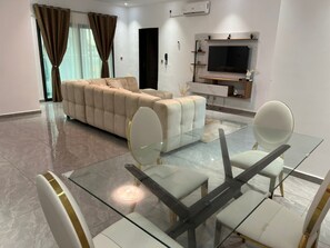 Interior - Cozy 2-bedroom apartment in welcoming Abidjan with WiFi, AC (Abidjan)